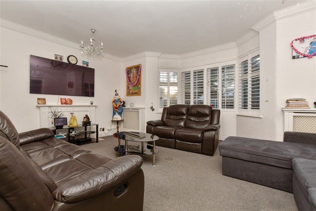 Property photo 2 of 15 Lounge