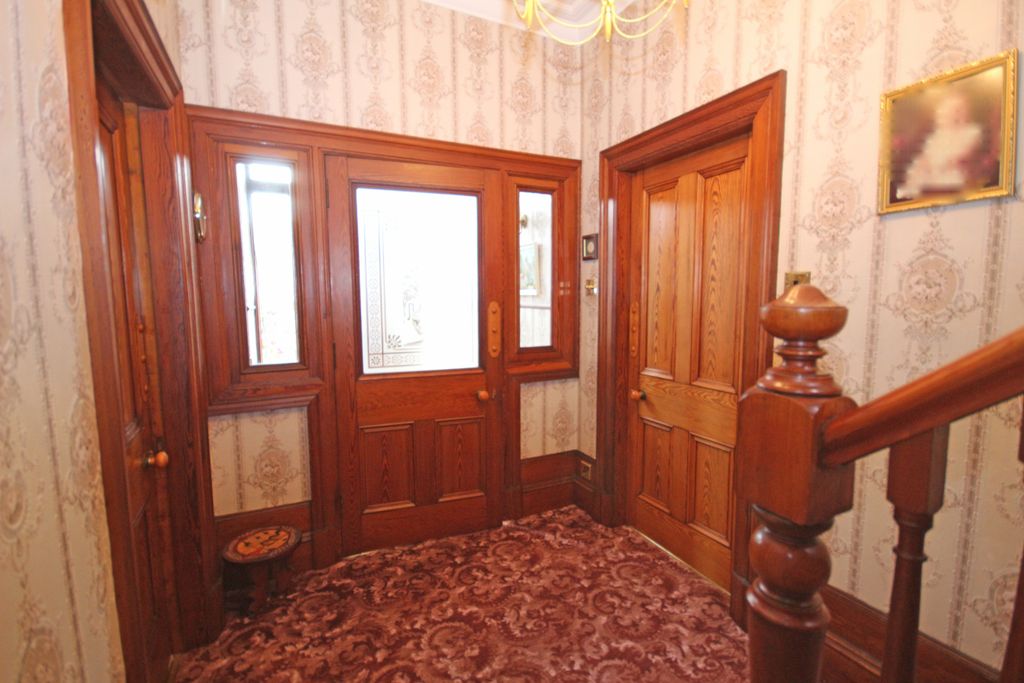 Property photo 3 of 33
