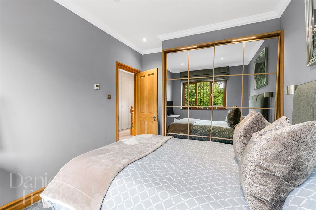 Additional image 29 of 5 bed detached house for saleWest View, Loughton IG10