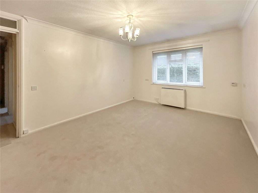 Property photo 2 of 16 Picture No. 21