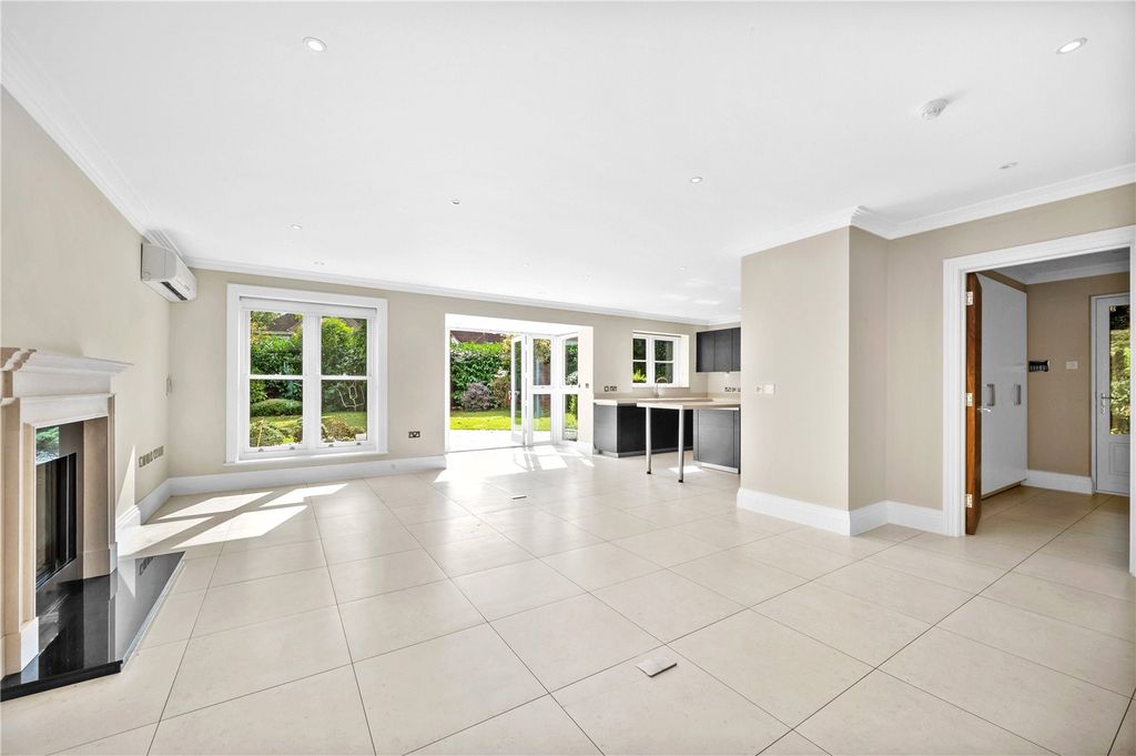 Property photo 3 of 13 Kitchen/Family Rm