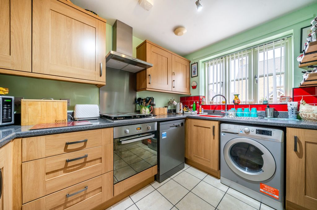 Property photo 3 of 10 1353812-15-68De40...