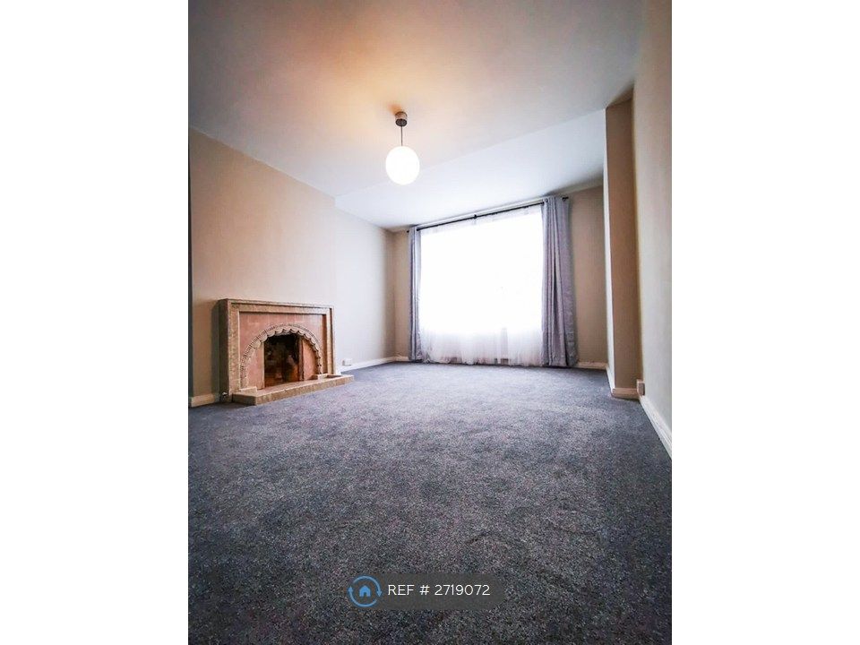 Property photo 2 of 10 Living Room