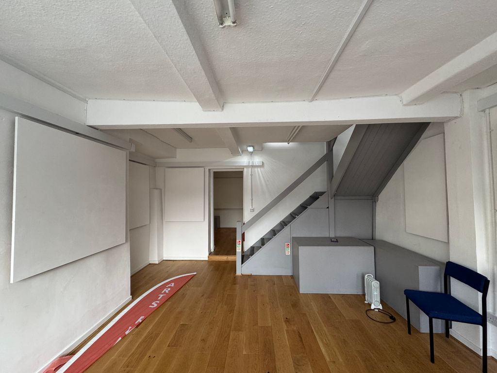 Property photo 3 of 6