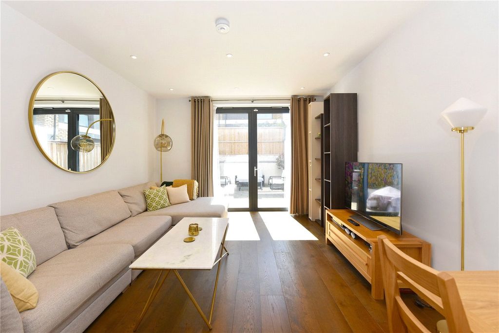 Property photo 1 of 18 Reception Room