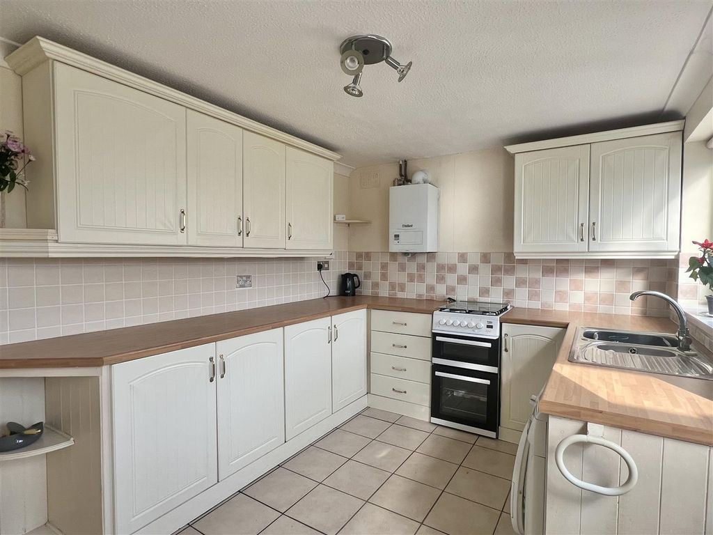 Property photo 2 of 19 Kitchen/Breakfast Room