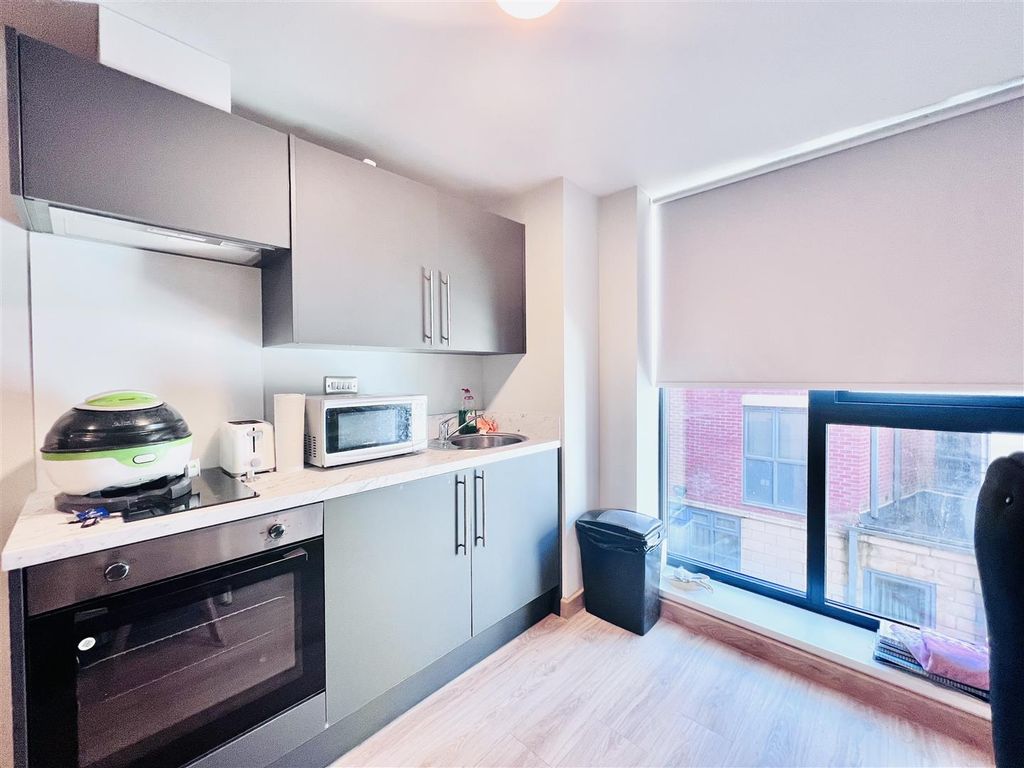 Property photo 1 of 16 Studio