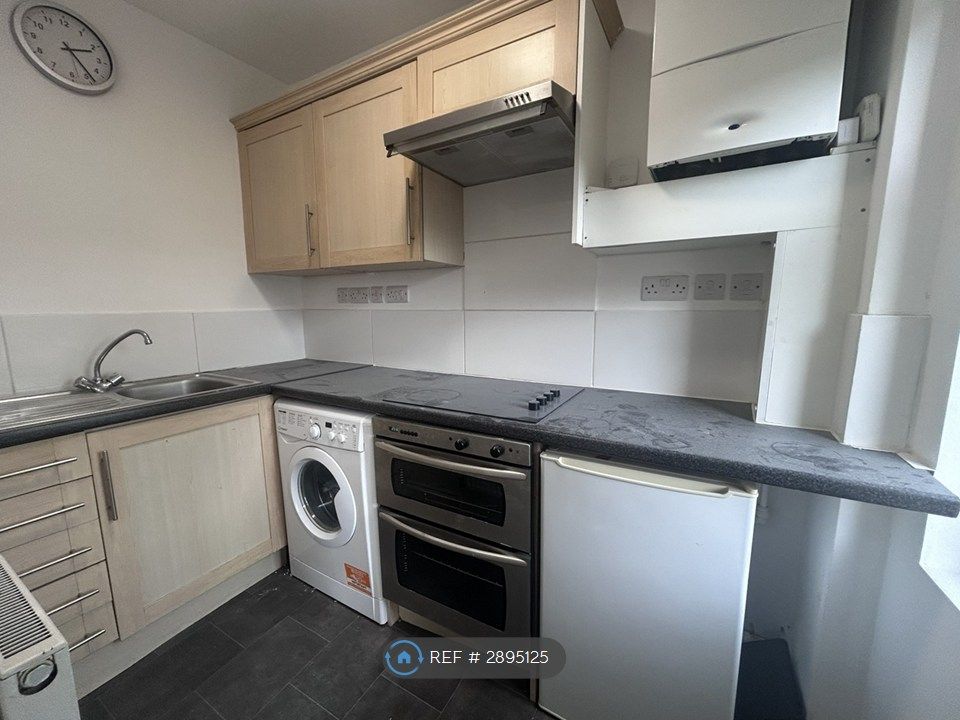 Property photo 3 of 6 Kitchen
