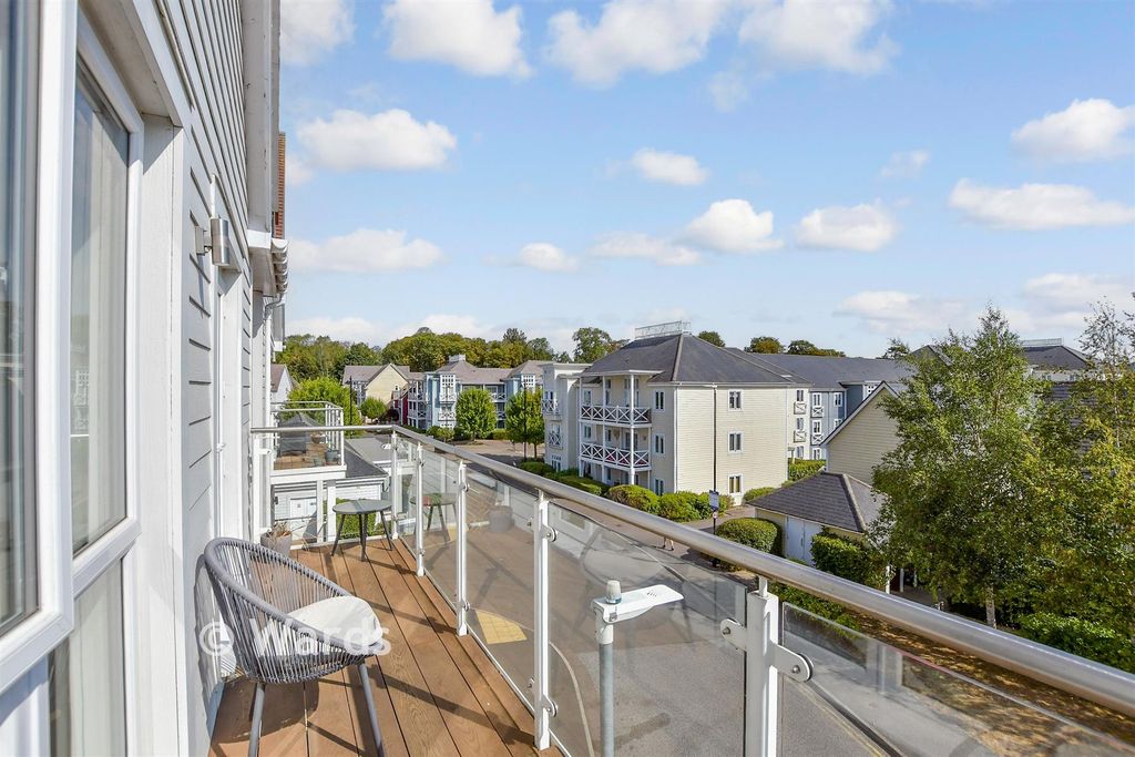 Property photo 2 of 14 Balcony / Terrace