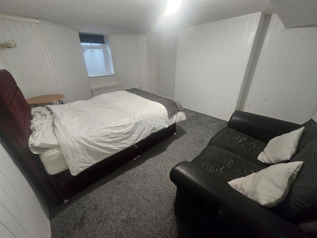 Property photo 3 of 7 8d2d1580-2Eaf-43Da-9Ac5-B8c9d628Afdc.Jpg