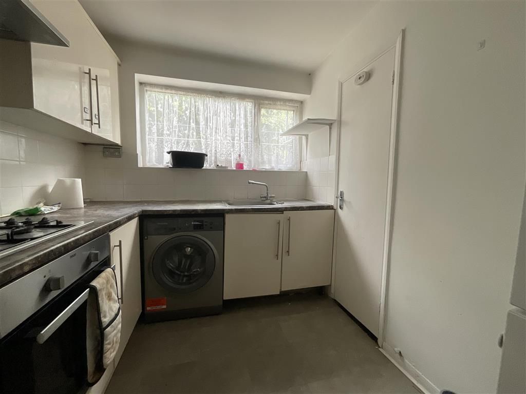Property photo 3 of 6 Kitchen