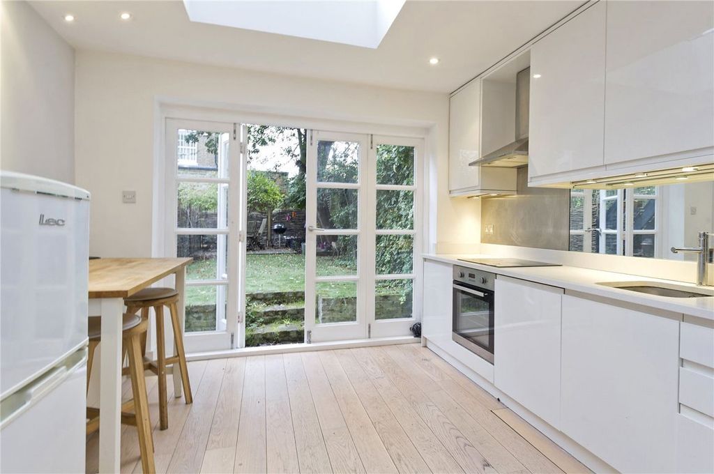 Property photo 2 of 7