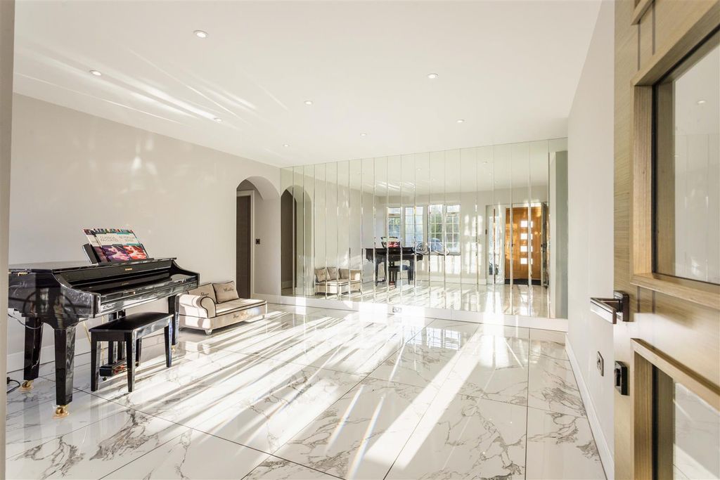 Property photo 3 of 18 00008.Jpg