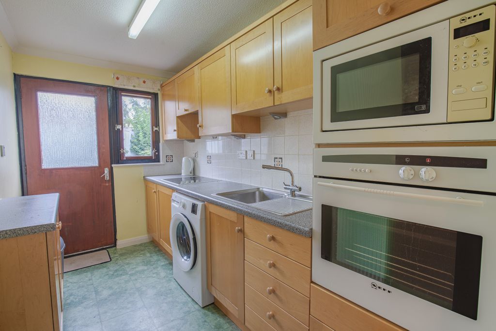 Property photo 3 of 13 Kitchenangle1 (3)