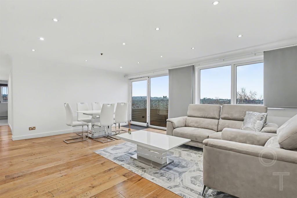 Property photo 2 of 11 Reception