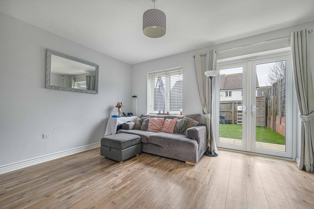 Property photo 3 of 17 Living Room