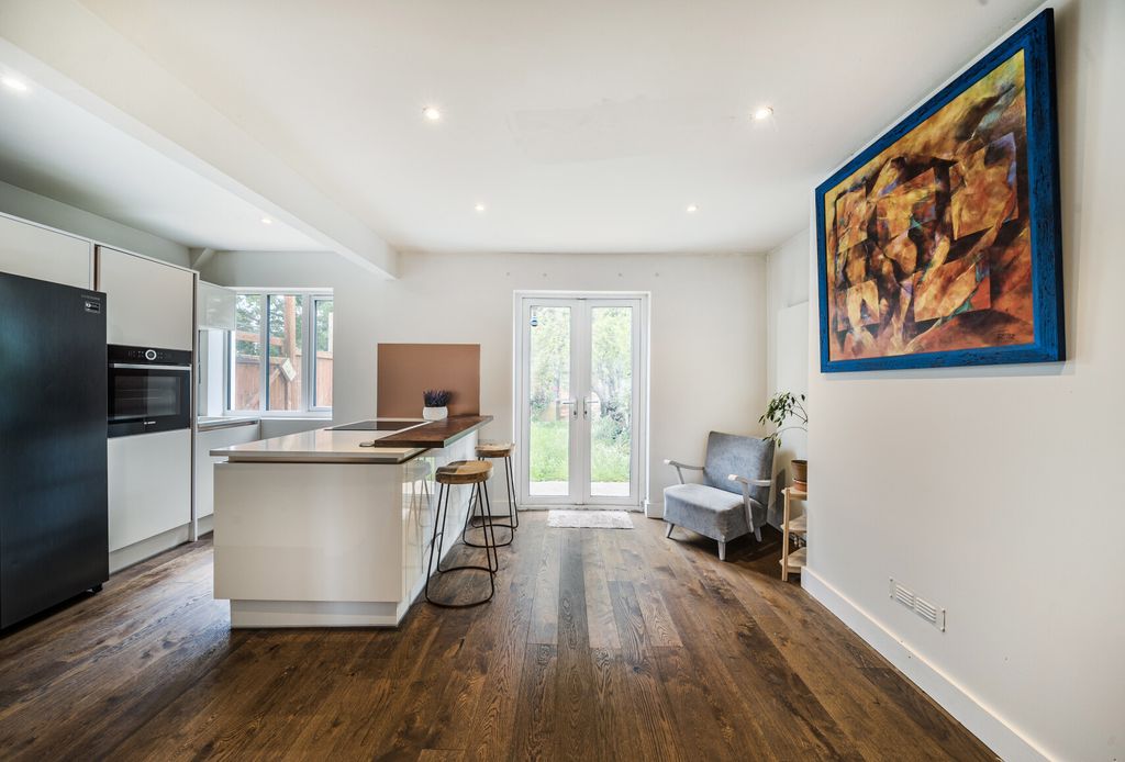 Property photo 1 of 10 1304605-15-684038...