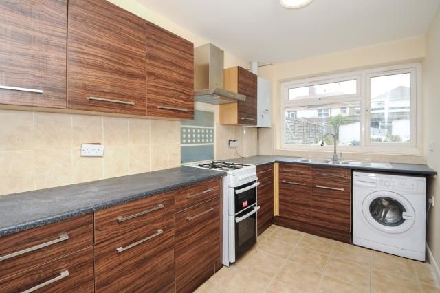 Property photo 3 of 10 Kitchen