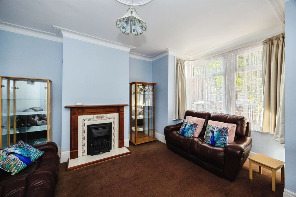 Property photo 2 of 17