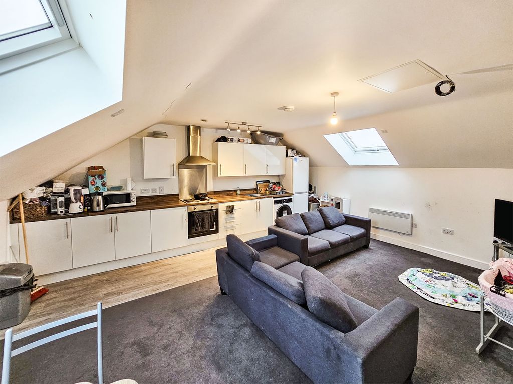 Property photo 3 of 11 Westbridge9387475501-12-2025__15-09-54_i.Wk1Ia.Jpg