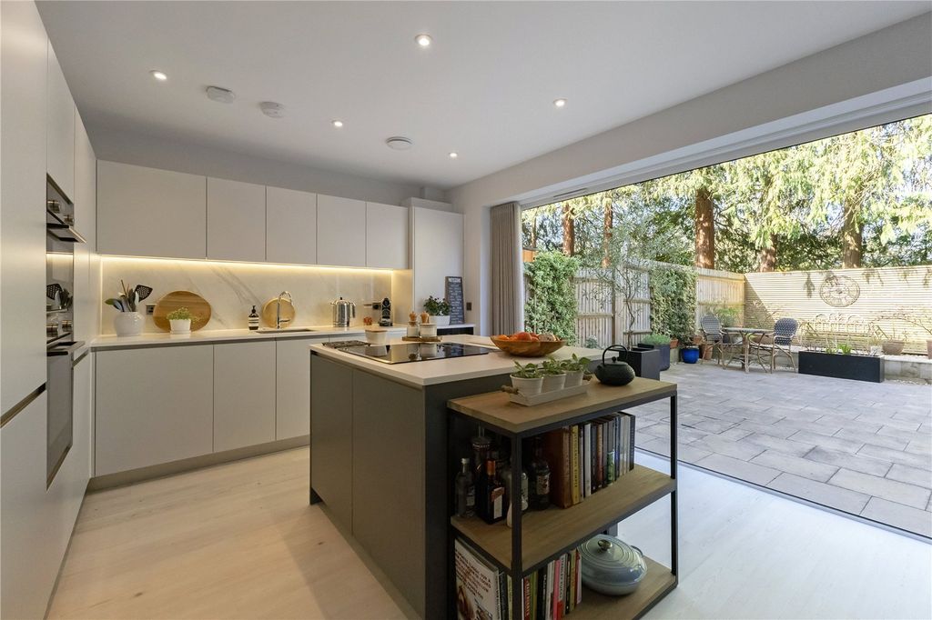 Property photo 3 of 12 Kitchen