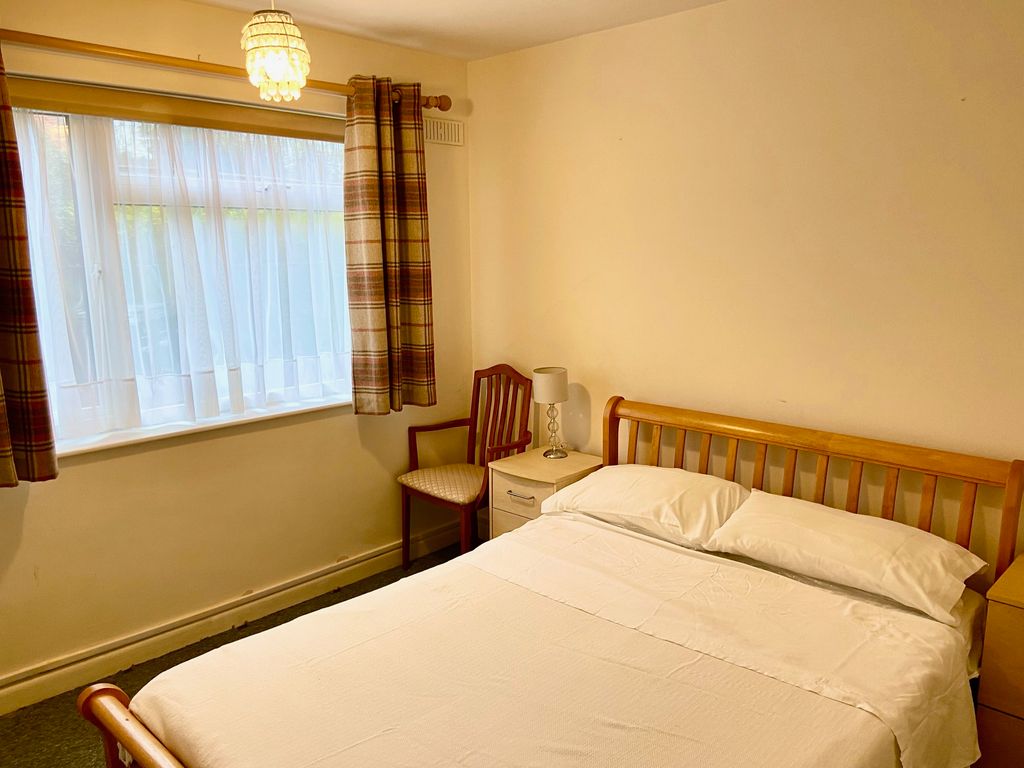 Property photo 3 of 5 Bedroom 1