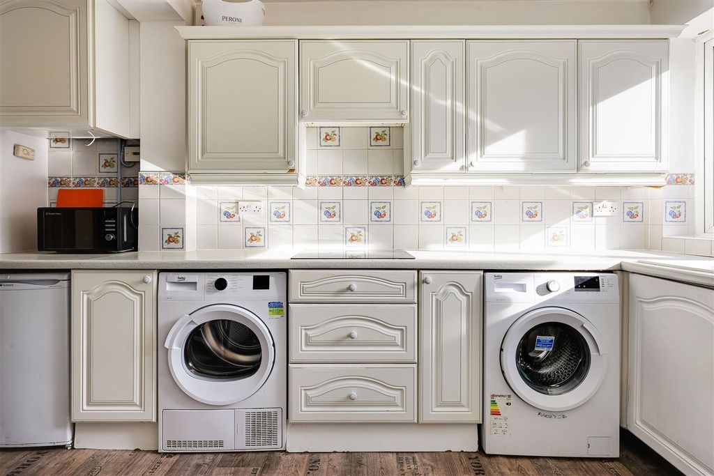 Property photo 3 of 19 Img (3).Jpg