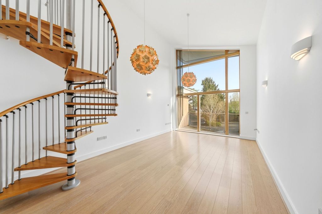 Property photo 2 of 28