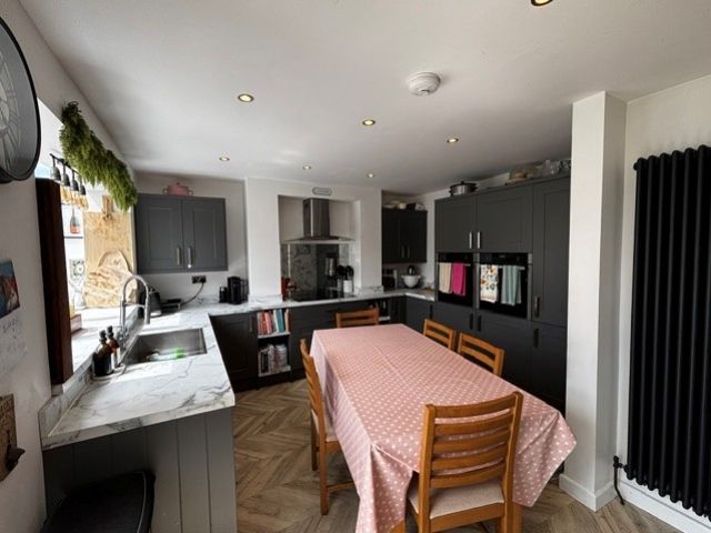 Property photo 3 of 17 Kitchen 1