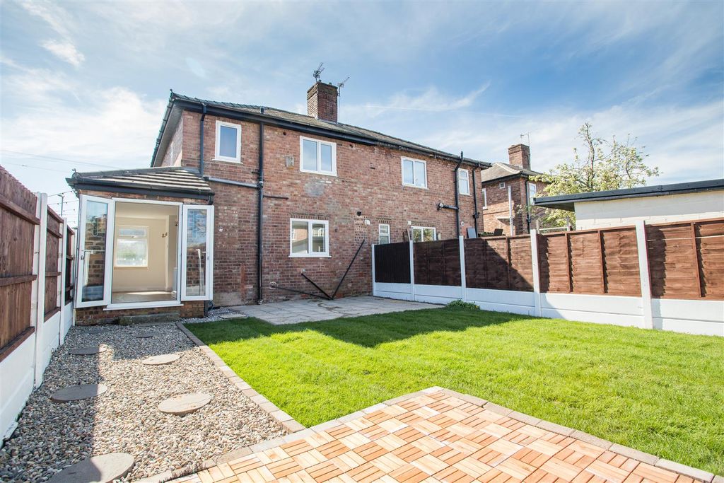 Property photo 2 of 28