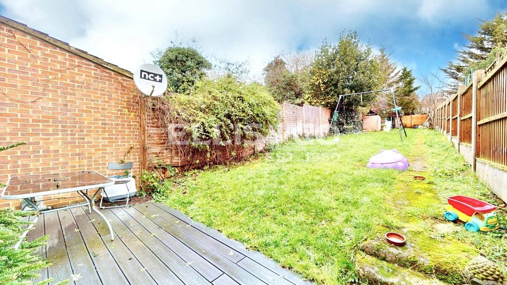 Property photo 2 of 23 Picture No. 15