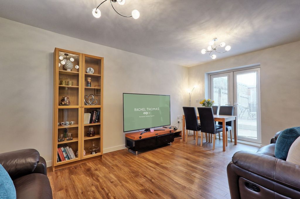 Property photo 2 of 39