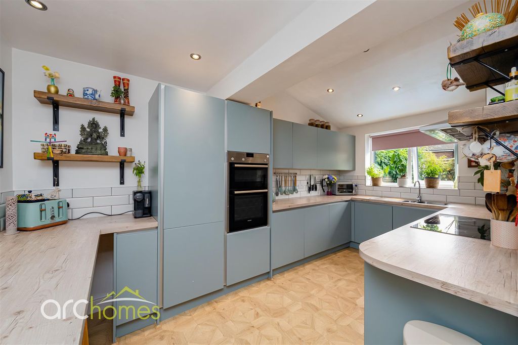 Property photo 3 of 48 Upton-22.Jpg