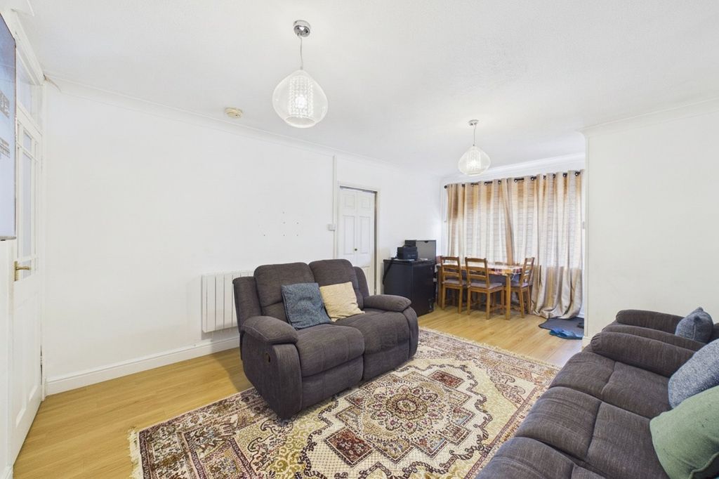 Property photo 3 of 6 Picture No. 02