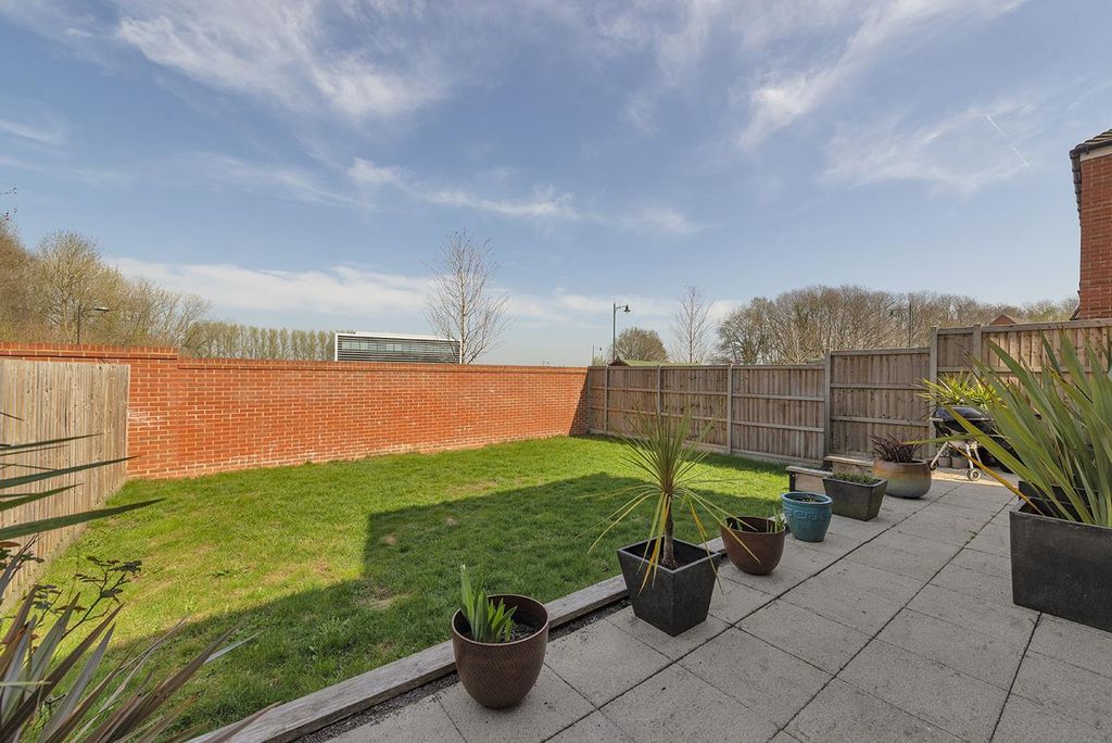 Property photo 2 of 20 Garden