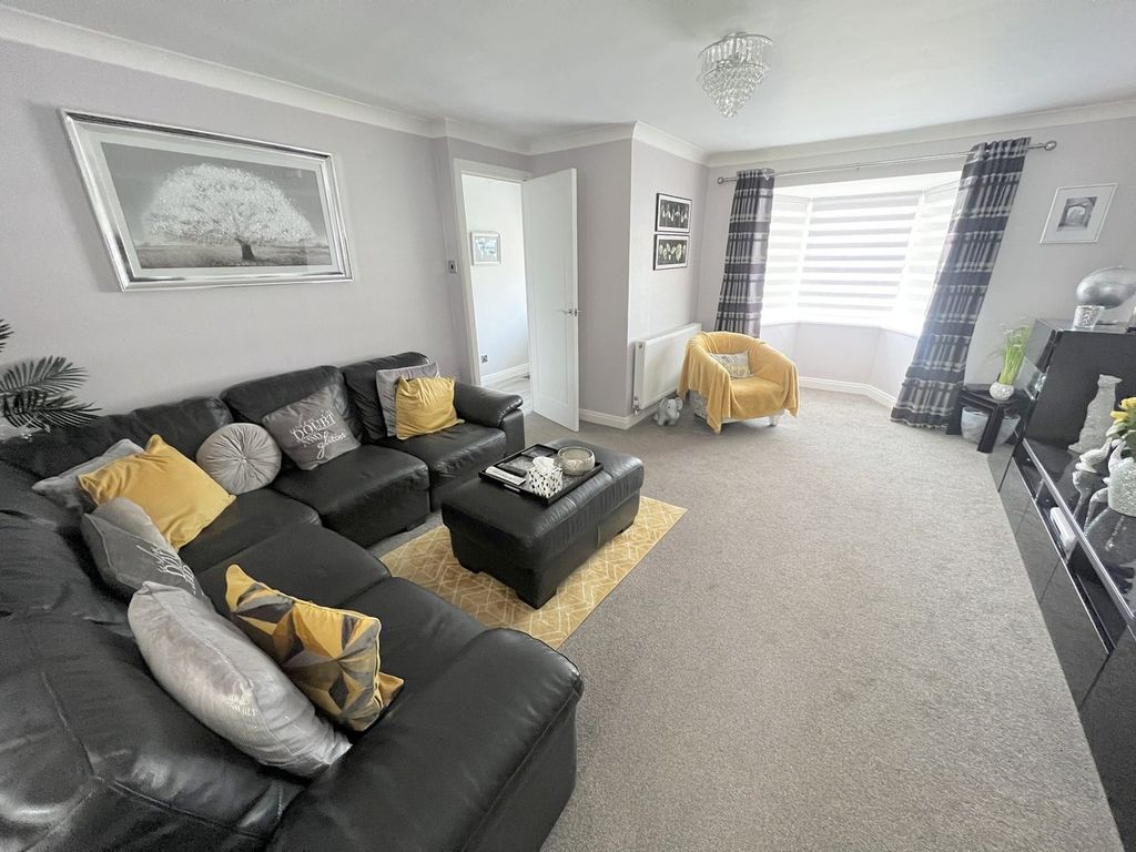 Property photo 2 of 32