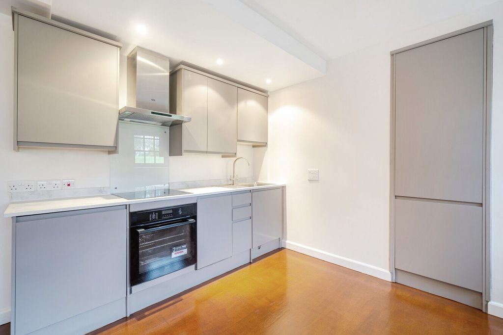 Property photo 3 of 18 Picture No. 02