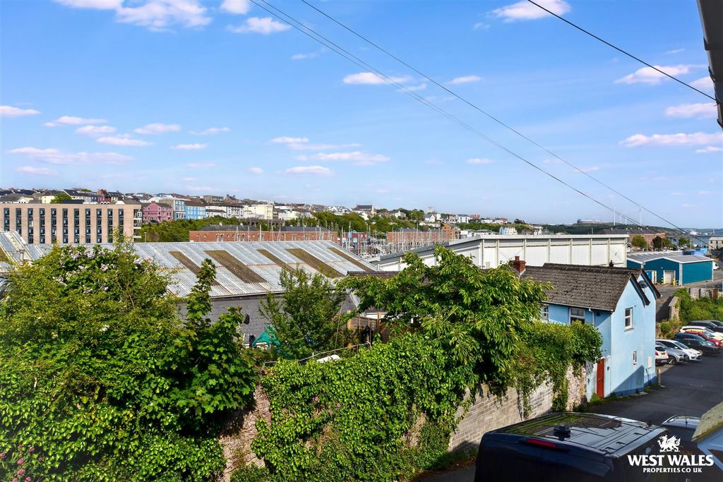Additional image 4 of 2 bed flat for saleLower Hill Street, Hakin, Milford Haven SA73
