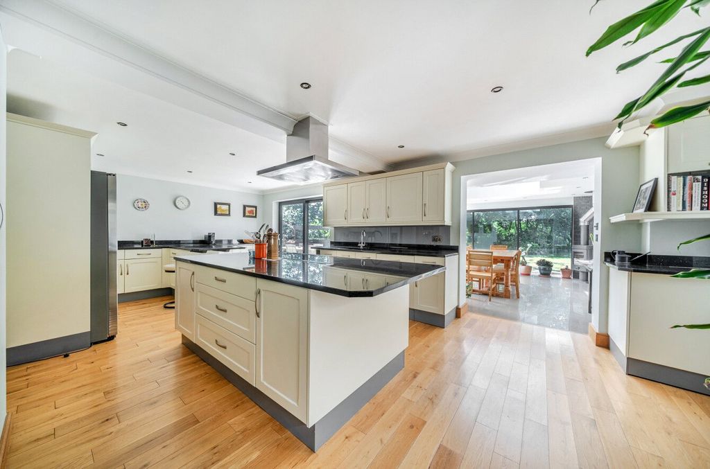 Property photo 3 of 16 Kitchen