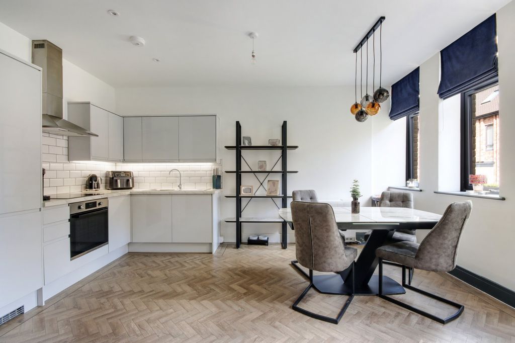 Property photo 3 of 11 Kitchen Dining Area