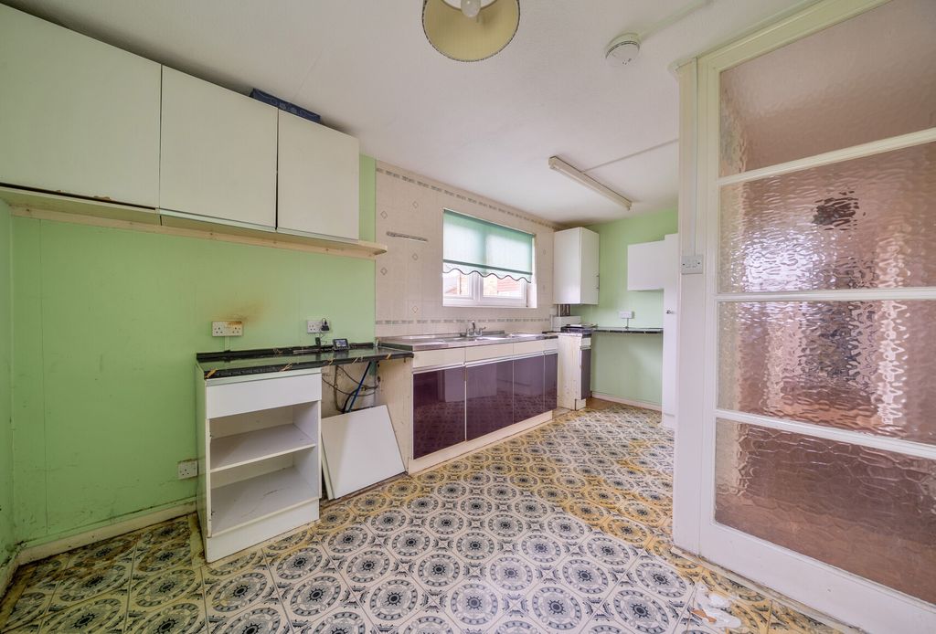 Property photo 2 of 10 1438254-16-69Cbd0...