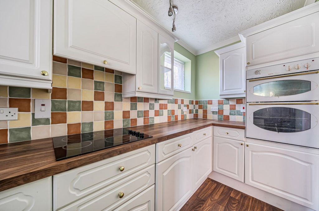 Property photo 2 of 21