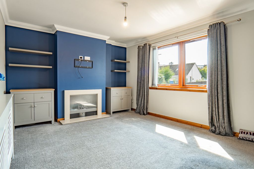 Property photo 3 of 36