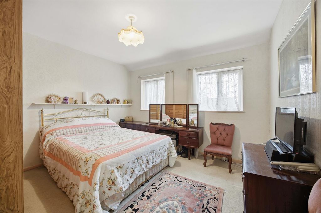 Property photo 3 of 16 Bedroom