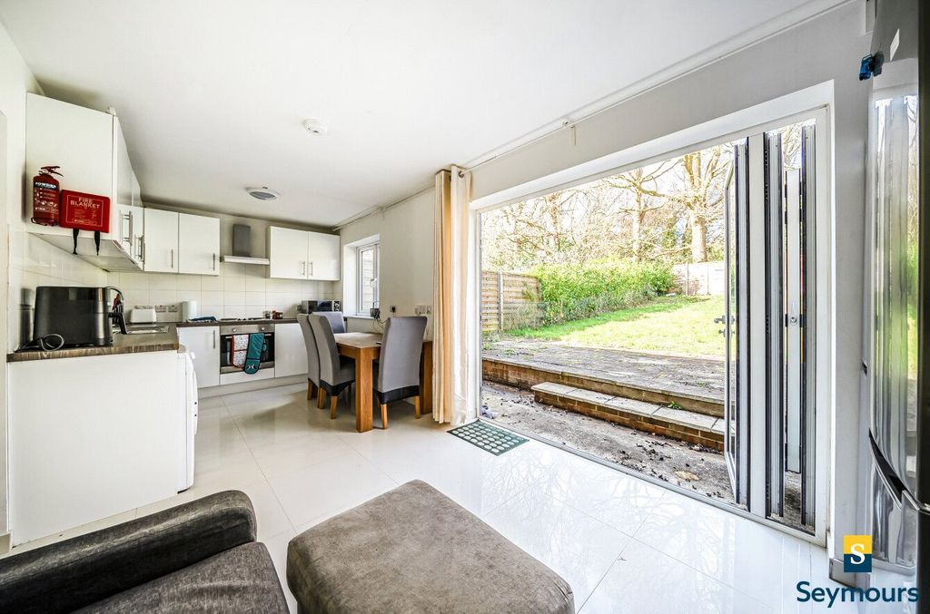 Property photo 3 of 16 Living/Kitchen