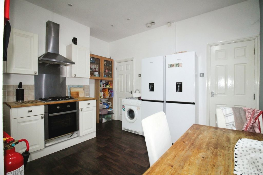 Property photo 2 of 15 Picture No. 11