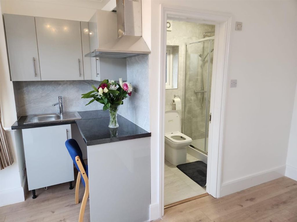 Property photo 3 of 5 E9Fa841B-B7De-4866-9Dce-B75845681c69.Jpg