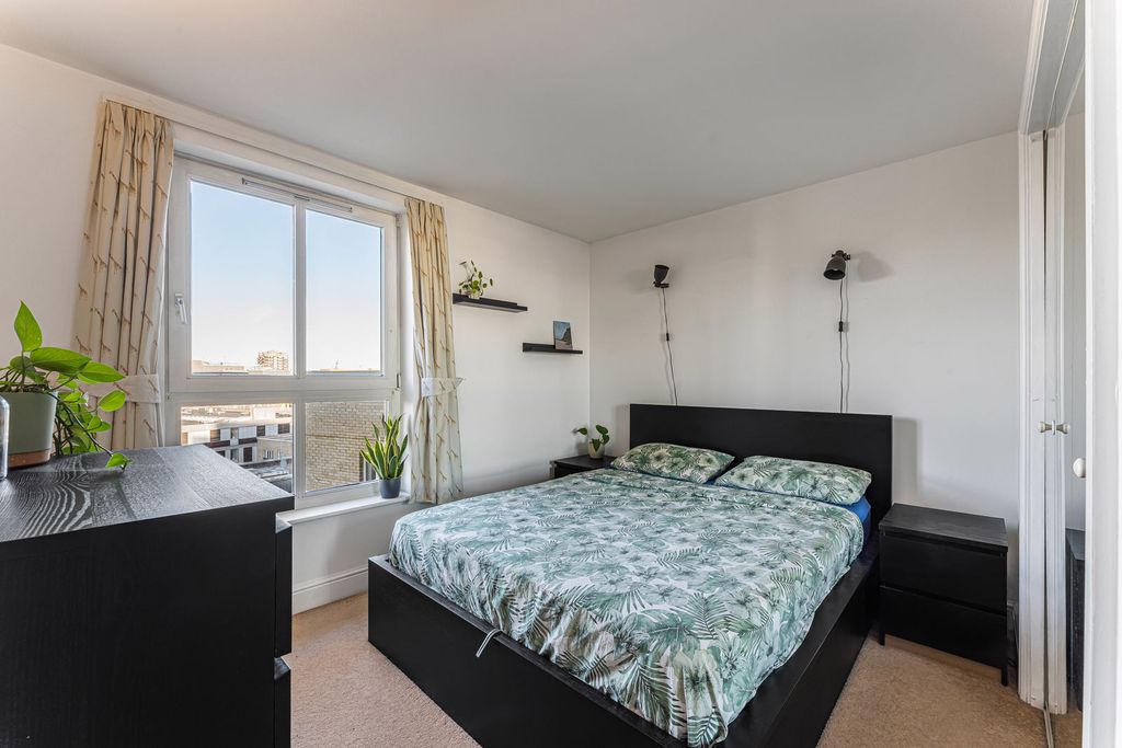 Property photo 3 of 17 Bedroom