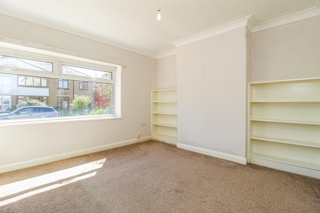 Property photo 3 of 11 Living Room