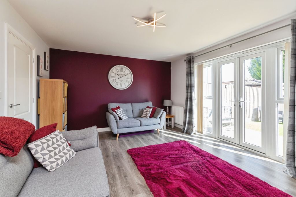 Property photo 3 of 20